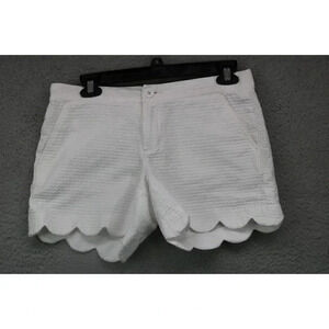Lilly Pulitzer Women's White Scalloped Buttercup Shorts-Size 0-Pockets